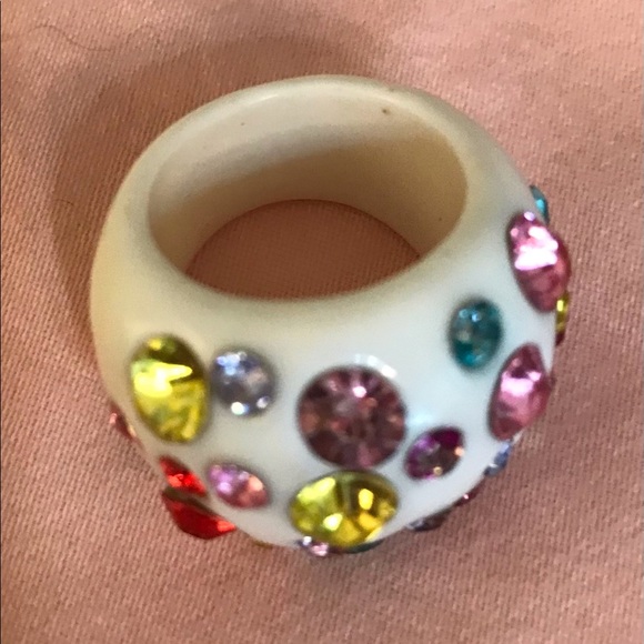 Beautiful white dome ring with multicolored stones. - Picture 2 of 4